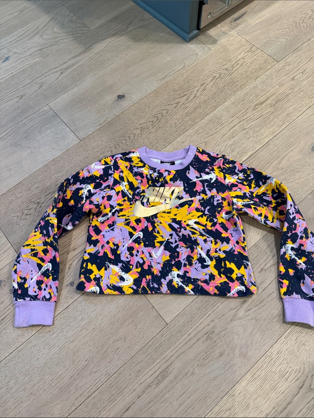 Nike Girls' Black Multicolor Abstract Paint-Splash Crewneck Sweatshirt